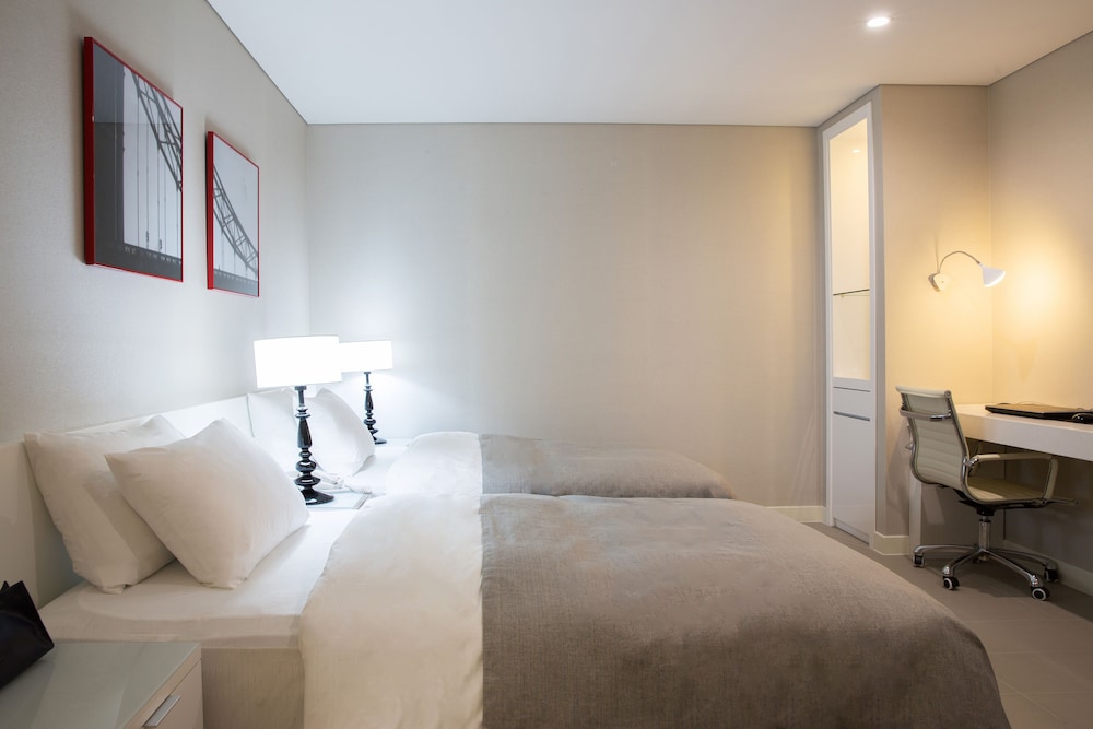 Deluxe Twin Room, 2 Twin Beds (Free water laundry/dry service offered for 2 nights stay or more)