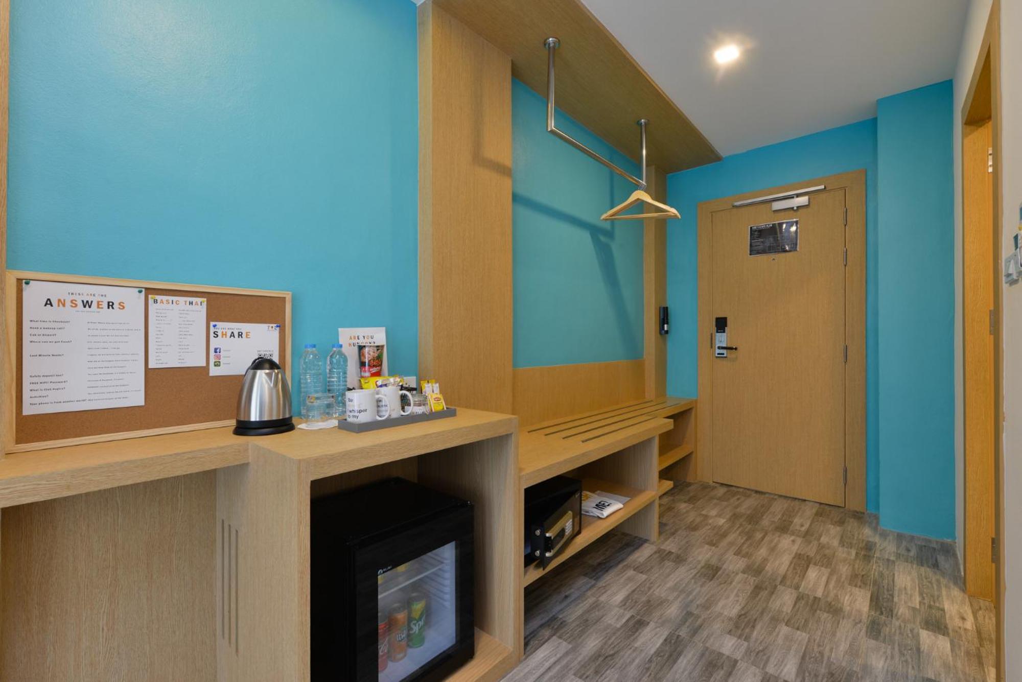  Deluxe King Room - Photo 14