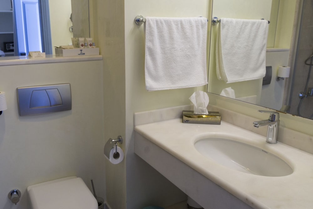 Deluxe Suite, 2 Bedrooms, Sea View photo 2