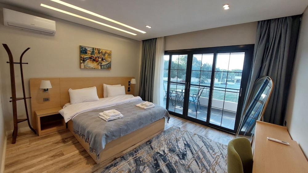 Luxury Apartment, 1 Bedroom, Balcony, Garden View photo 3