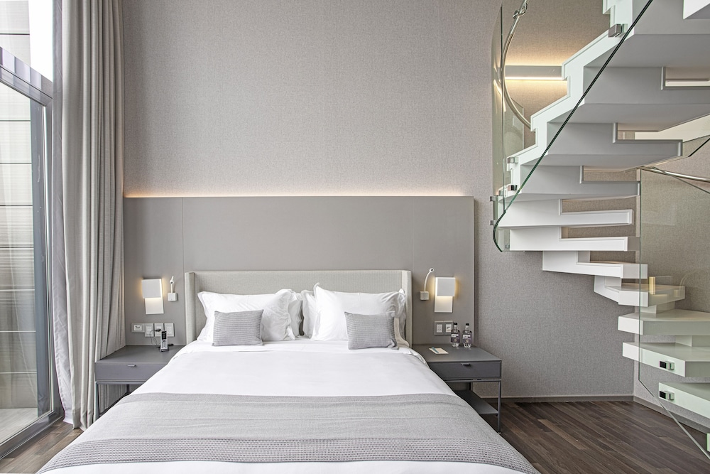 Deluxe Studio Suite - Photo 2