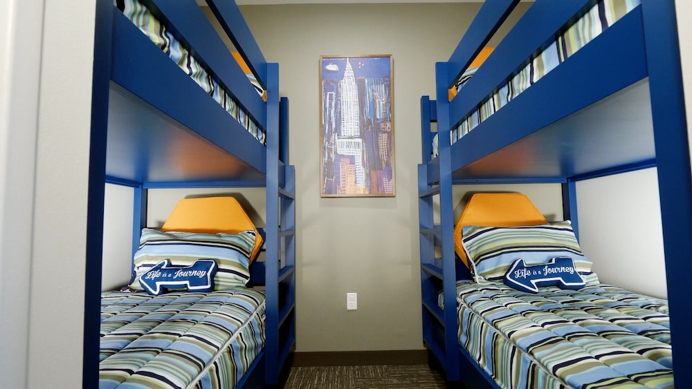 Family Suite, 1 King, 4 Bunk Beds, Sofa Bed, Patio photo 3