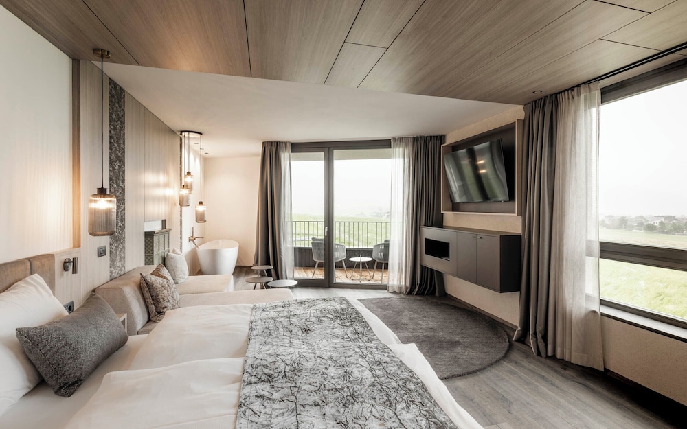 Montanes Suite