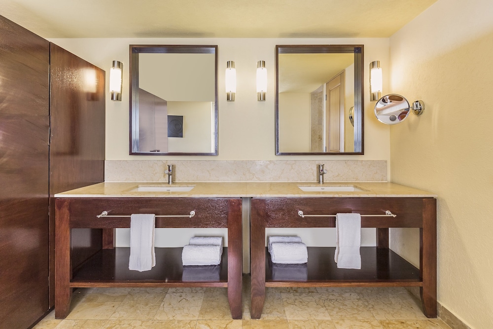 Honeymoon Suite - Photo 5