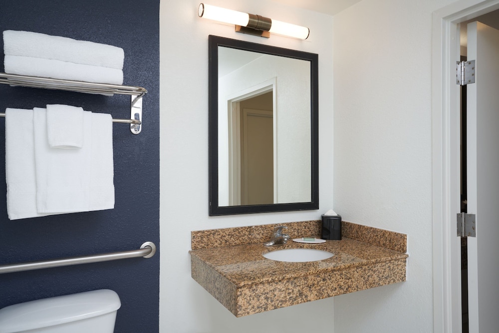 Suite, 1 Bedroom, Kitchen thumbnail 5