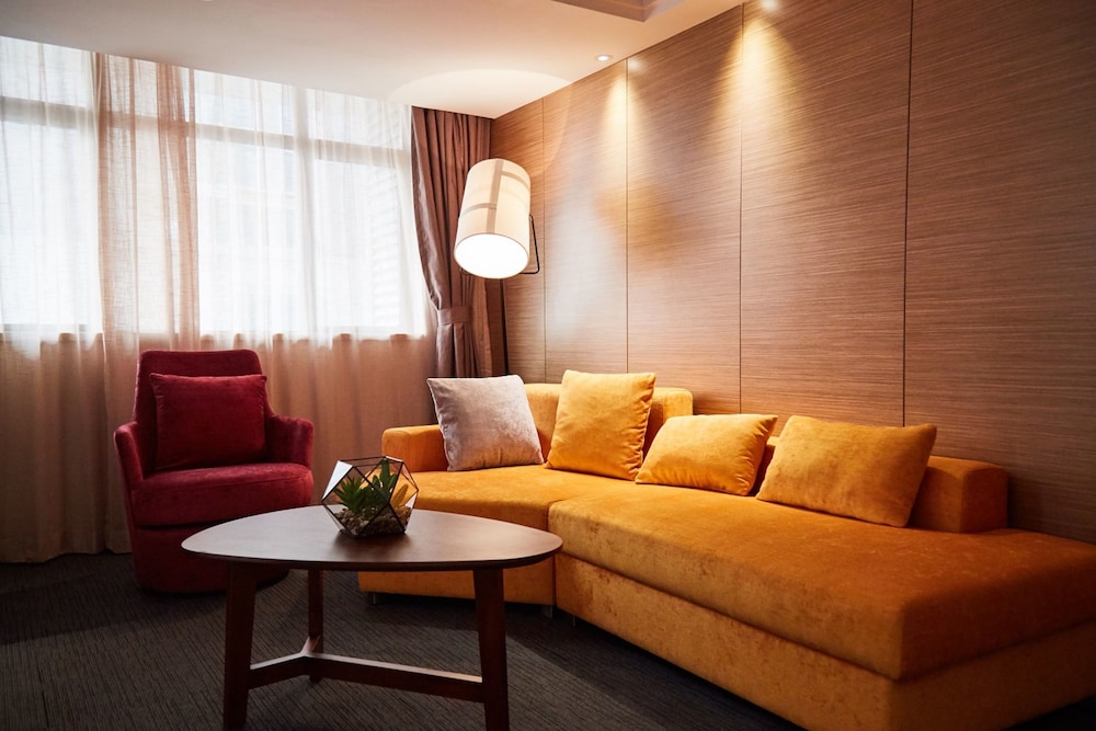 Luxury Suite, 1 King Bed photo 3