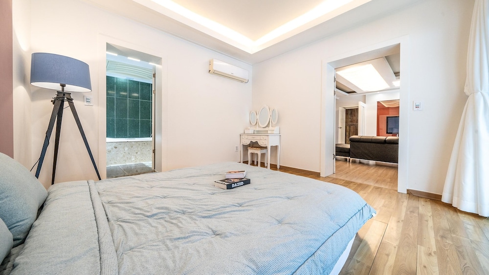 Basic Room, 1 Bedroom (Purple A) - Photo 10