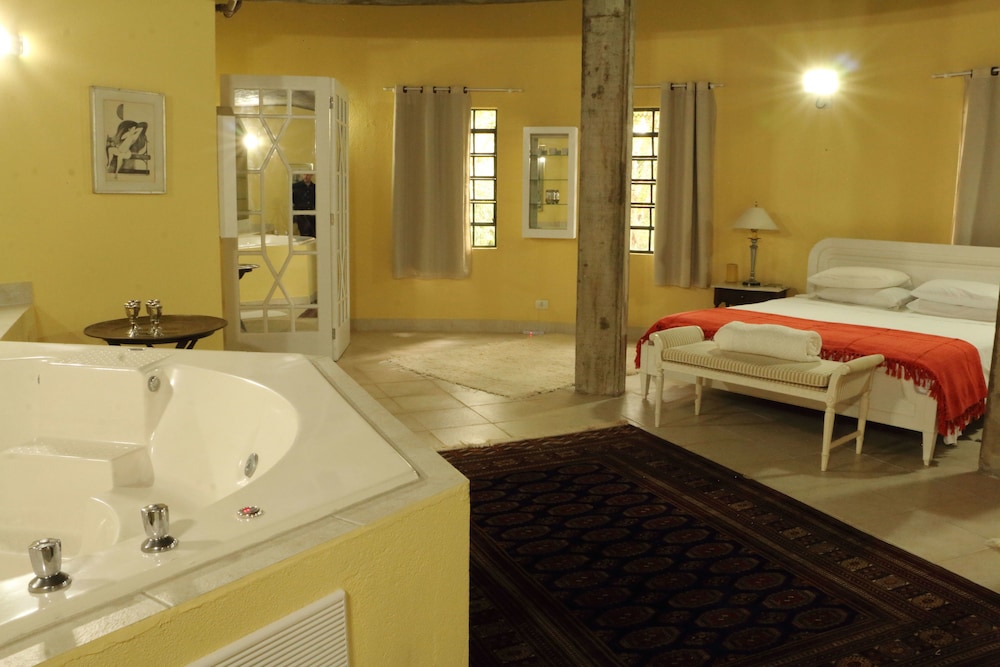 Suite, Jetted Tub photo 3