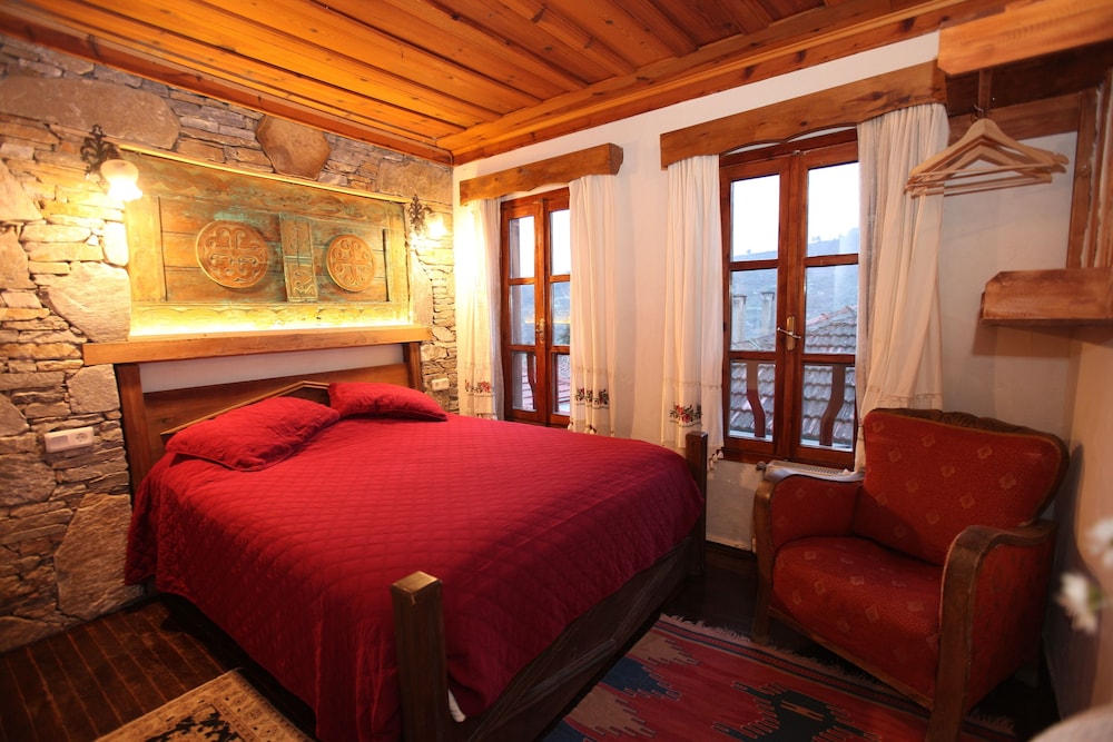 Single Room - Photo 1