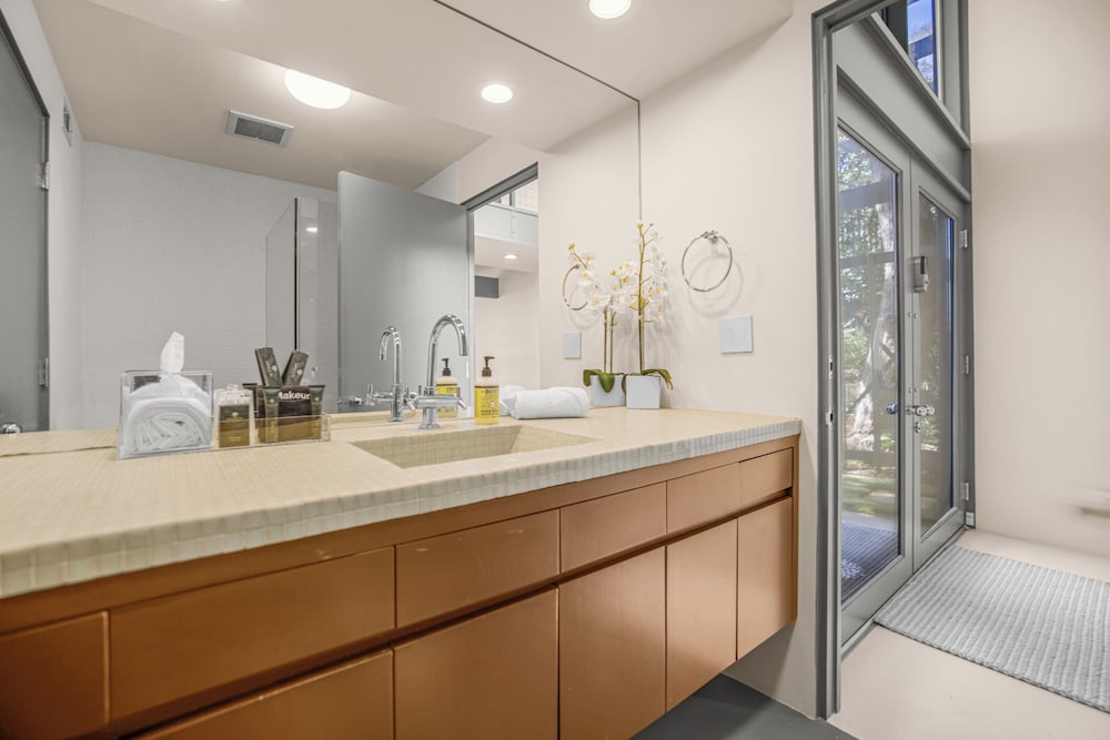 Luxury House, Multiple Beds, Pool Access, Pool View (Solara Point) photo 3