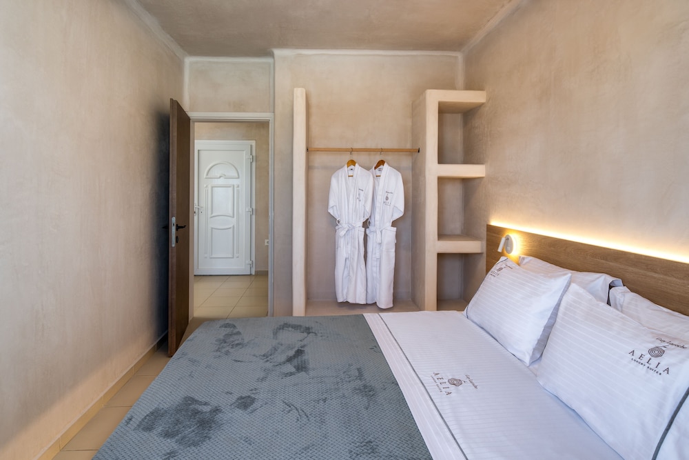 Honeymoon Suite, Sea View & Outdoor Hot Tub - Photo 3