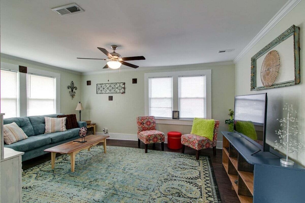 House, Multiple Beds, Patio, Garden View (1021 Crossland Ave)