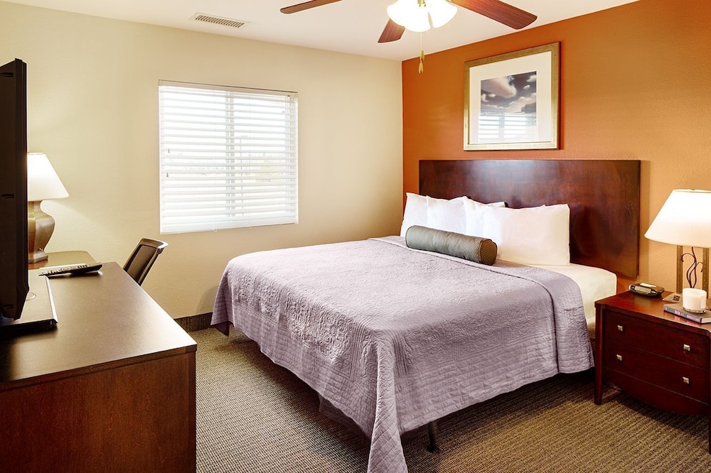 Suite, 1 King Bed with Sofa bed, Non Smoking, Kitchen