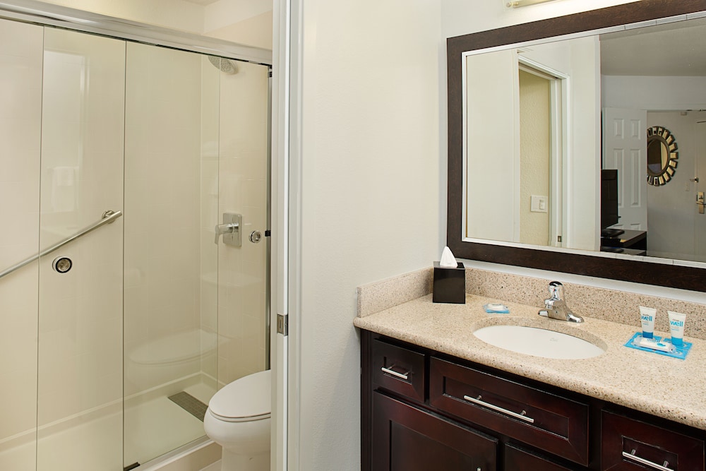 Two Bedroom 1 Queen/2 Doubles Suite - Photo 5