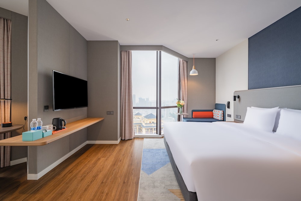 Standard Room, 1 King Bed - Photo 5