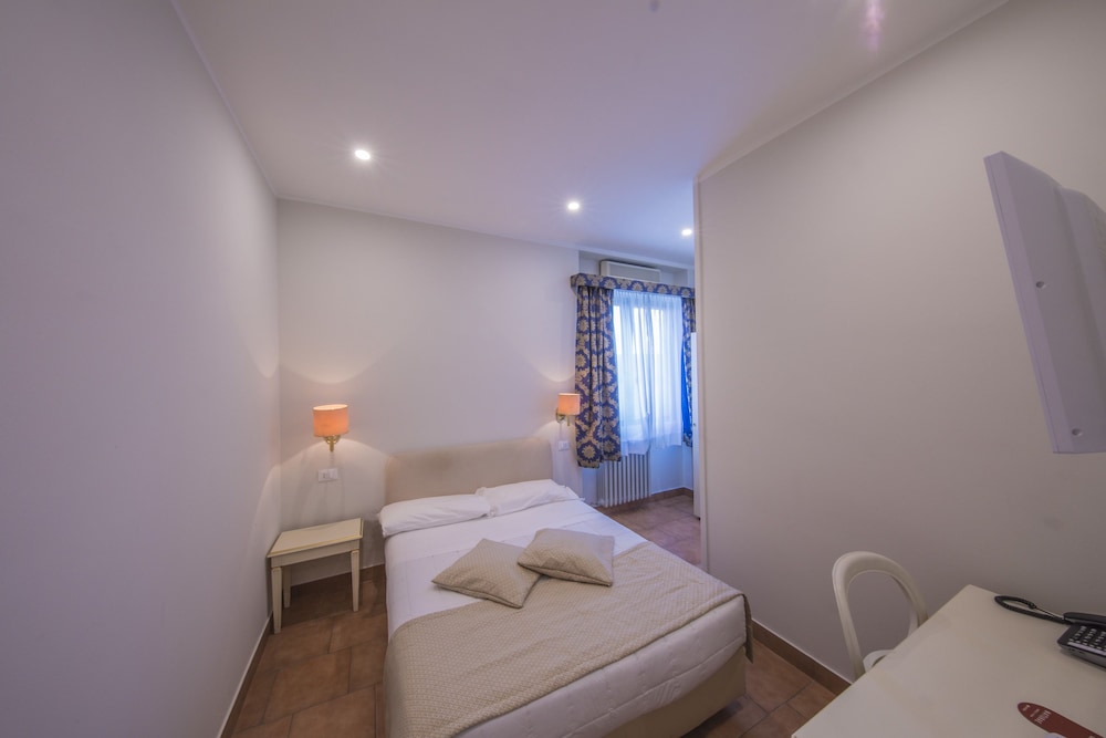 Double or Twin Room photo 2