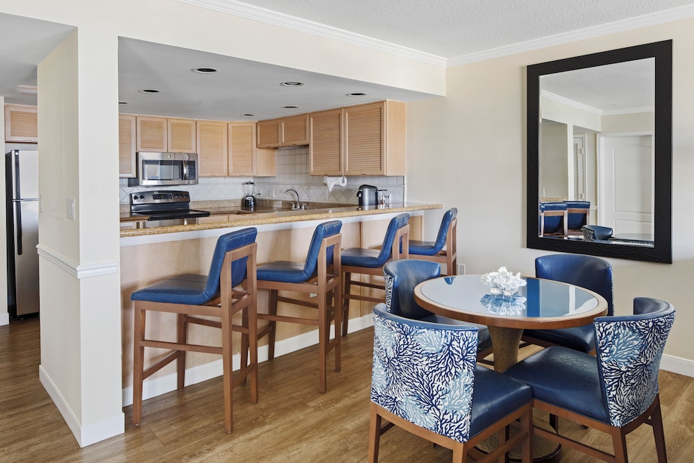 Suite, 2 Bedrooms, Mobility Accessible (King/Two Full Beds, Roll-in shower) photo 2