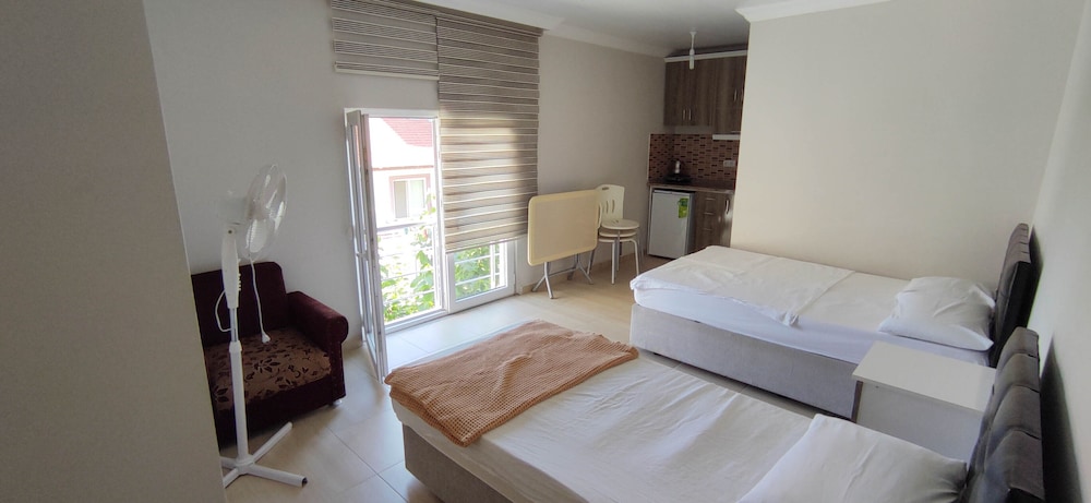 Basic Triple Room photo 2