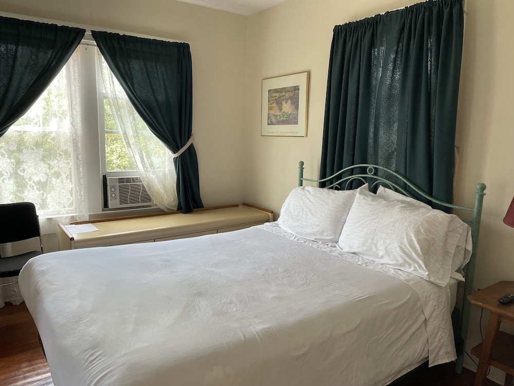Basic Double Room, 1 Queen Bed photo 1
