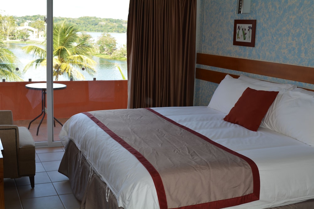 Deluxe Double Room Single Use, 1 Bedroom - Photo 3