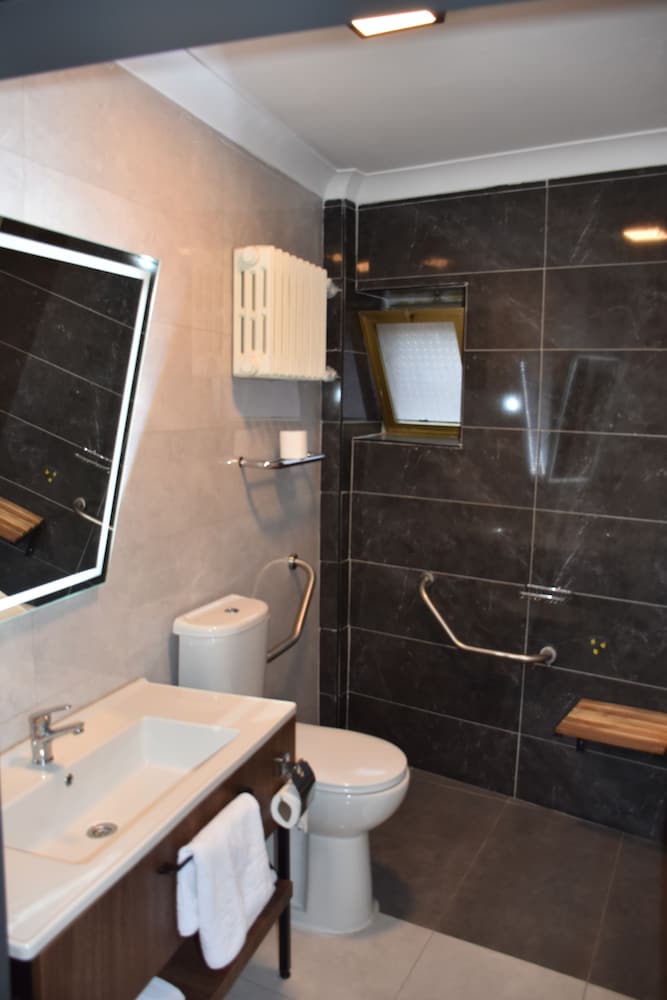 Standard Room, Accessible - Photo 4