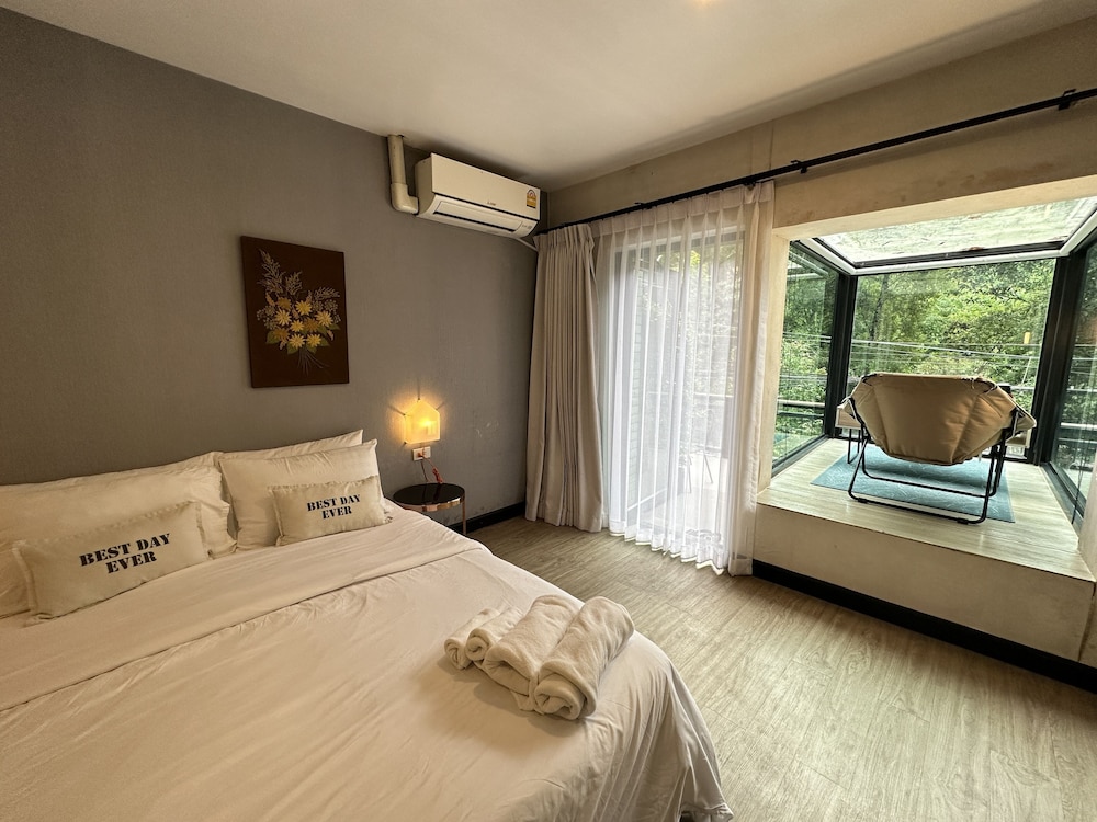 Luxury Suite photo 2
