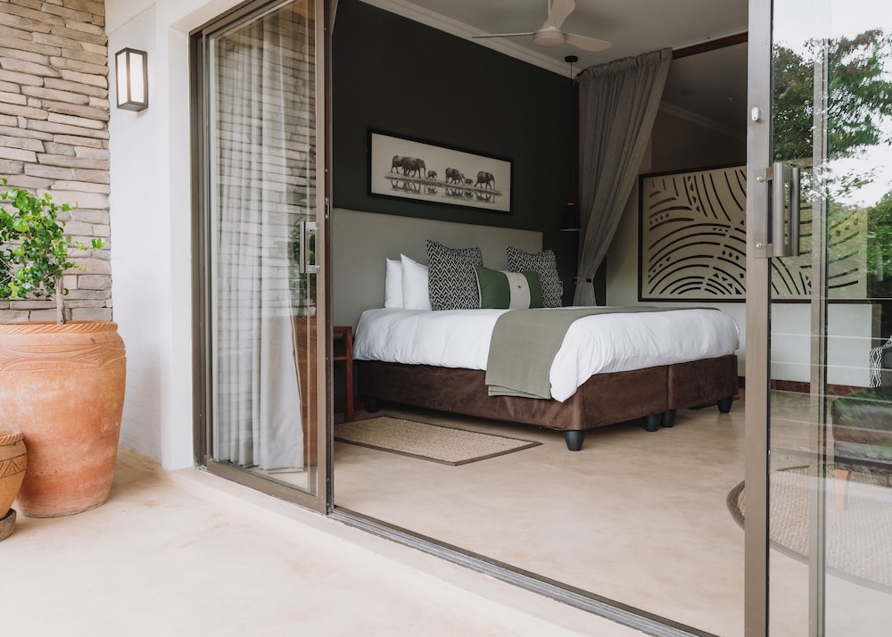 Luxury Double or Twin Room photo 2