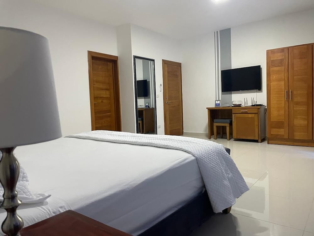 Deluxe Double Room, 1 King Bed, Courtyard View photo 3