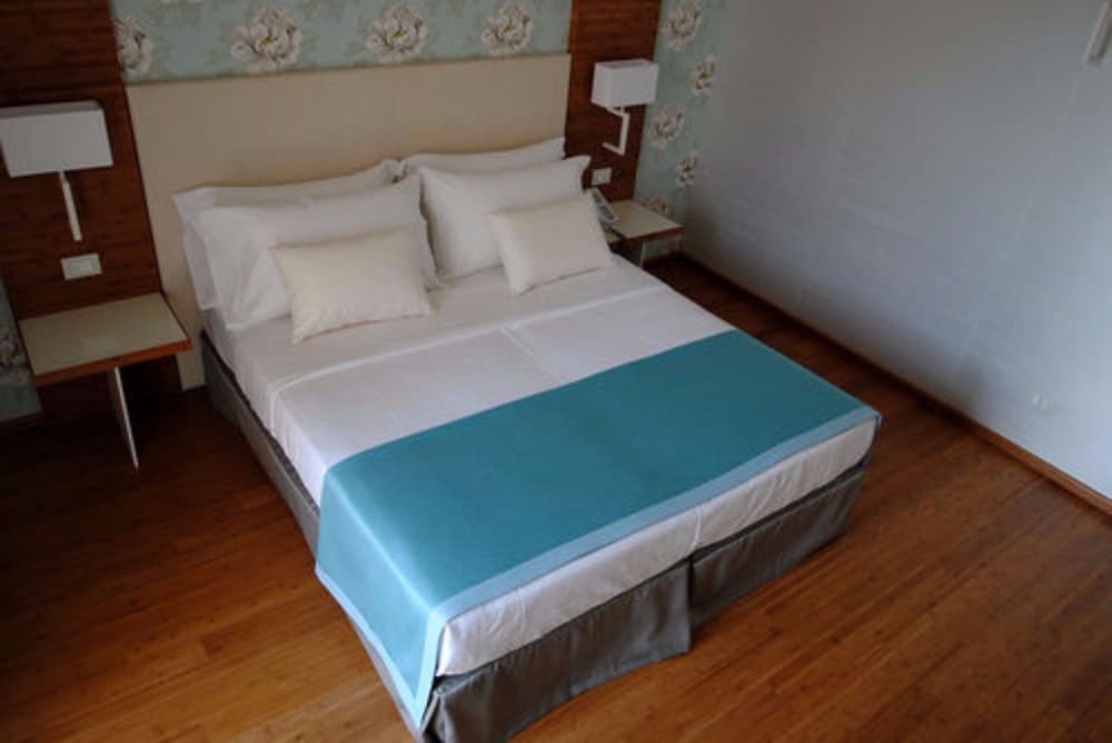 Standard Double Room - Photo 5