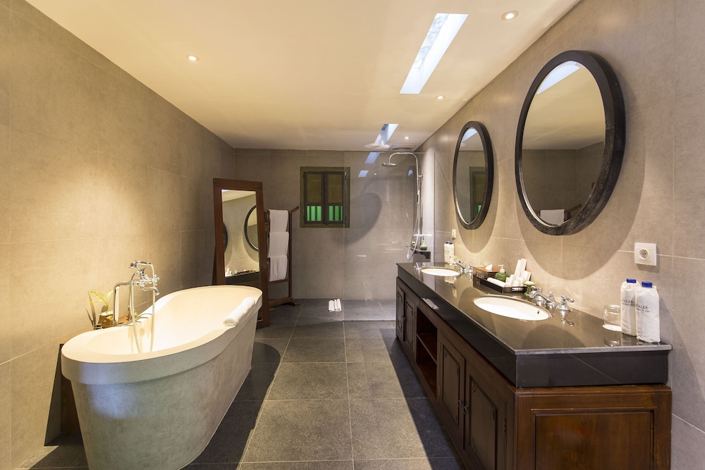 Exclusive Traditional Pool Villa