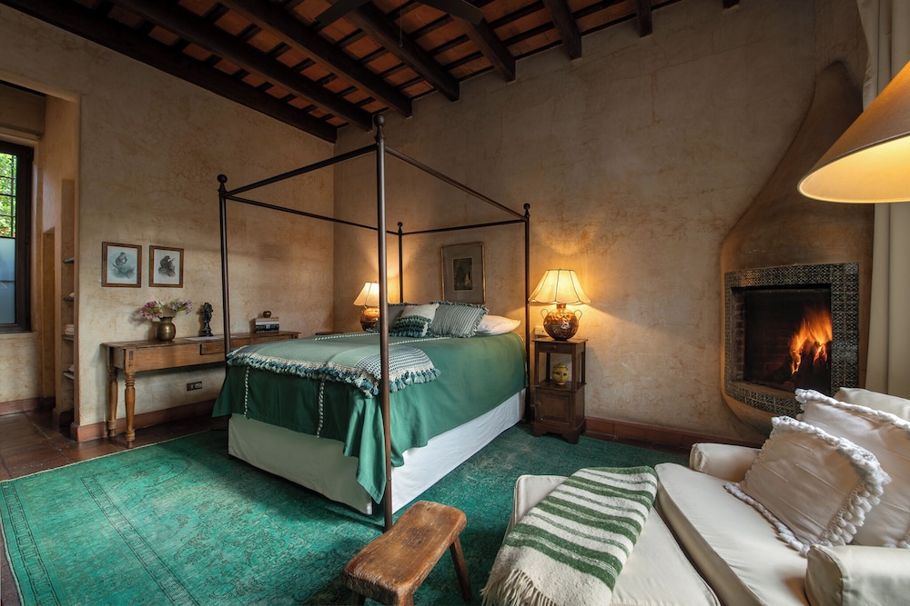 Junior Room, 1 Queen Bed, Fireplace