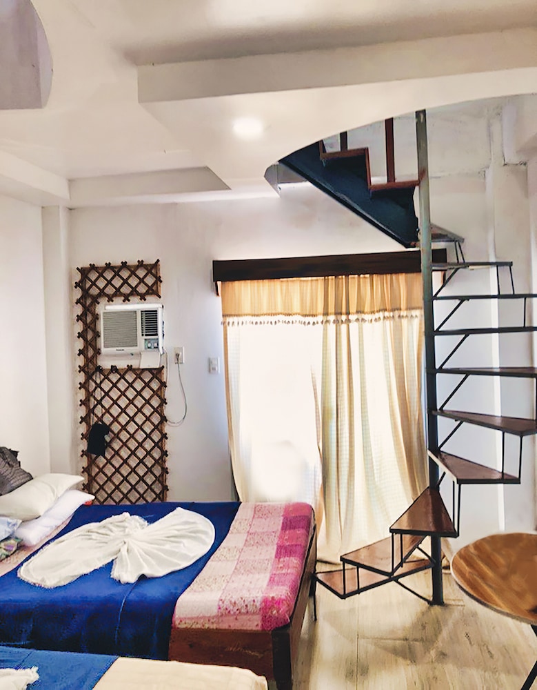 Panoramic Loft, Multiple Beds, Non Smoking, Balcony photo 3