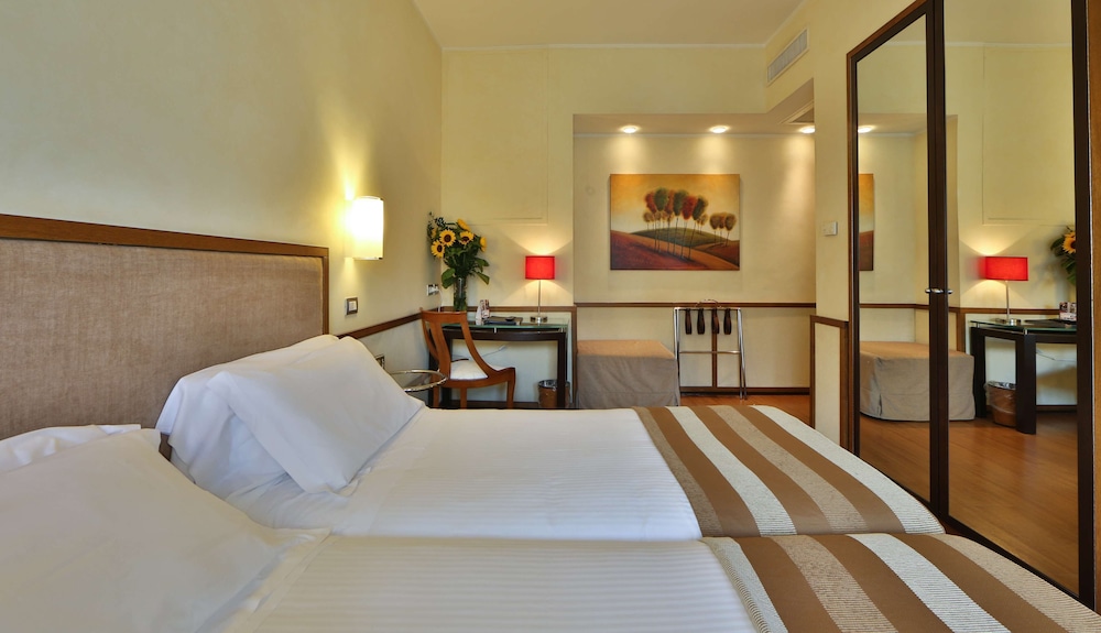 Comfort Room, Multiple Beds (with Extra Bed)
