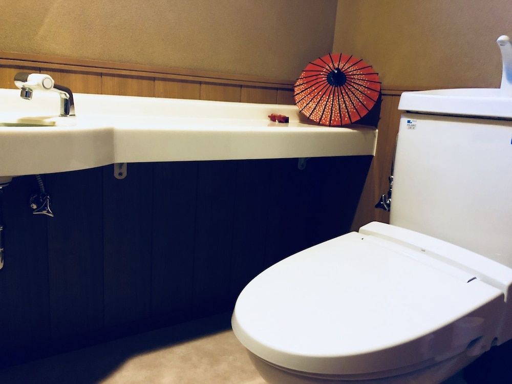 Family Room, Private Bathroom photo 2