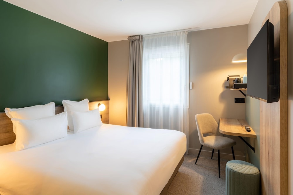 Comfort Room, 1 King Bed, Non Smoking - Photo 1