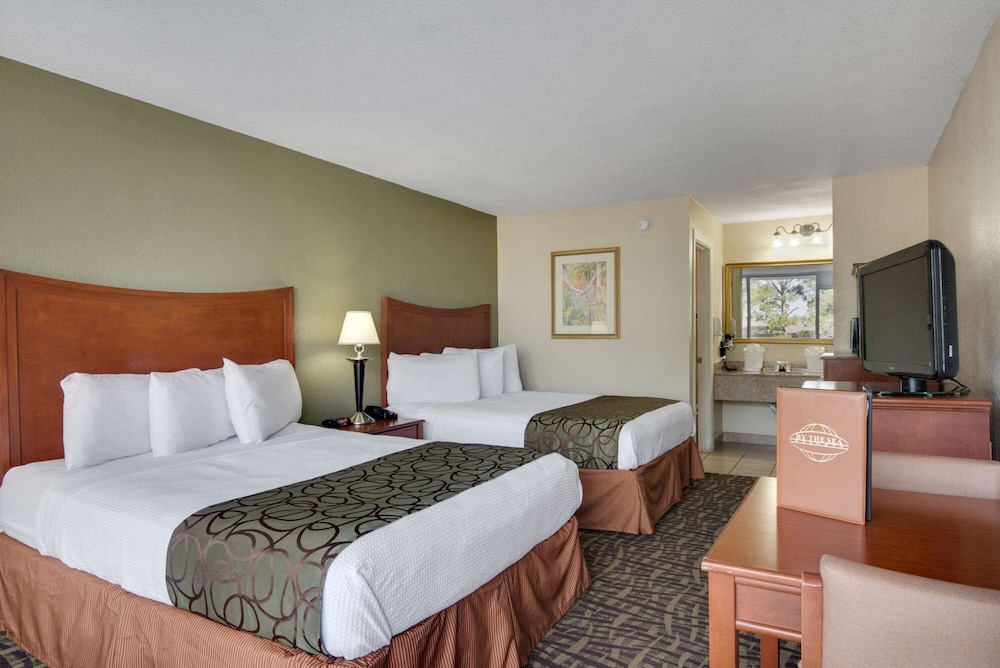 Room, 2 Queen Beds, Non Smoking
