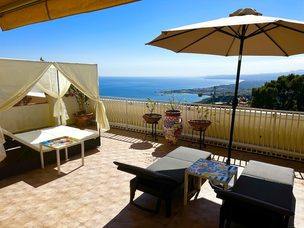 Suite, 1 King Bed with Sofa bed, Accessible, Sea View - Photo 3