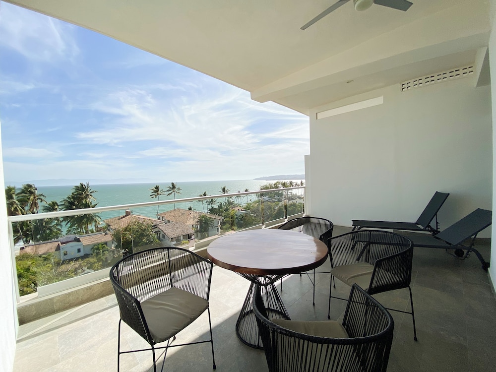 Junior Suite, 1 King Bed with Sofa bed, Ocean View