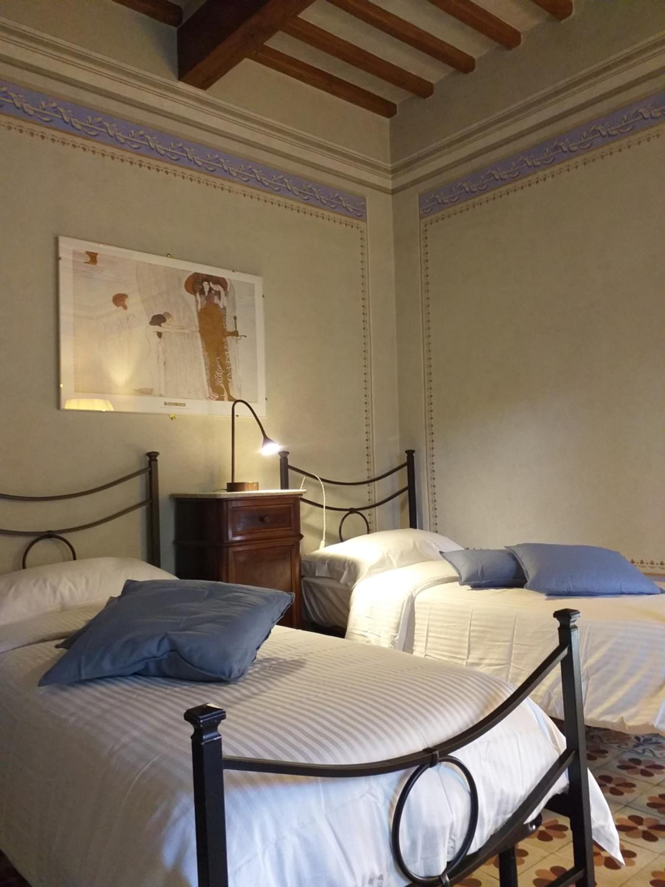 Standard King Room photo 2