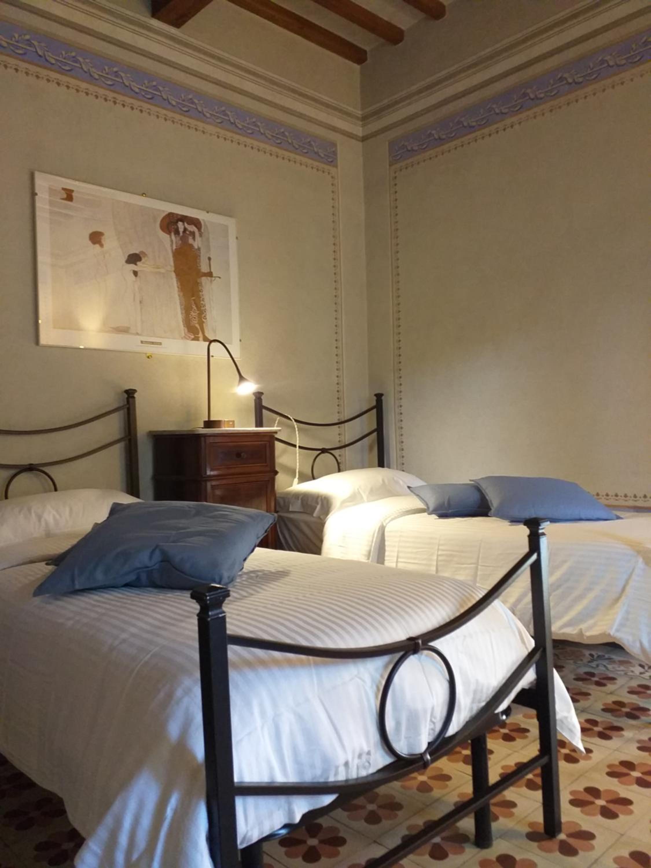 Standard King Room photo 3