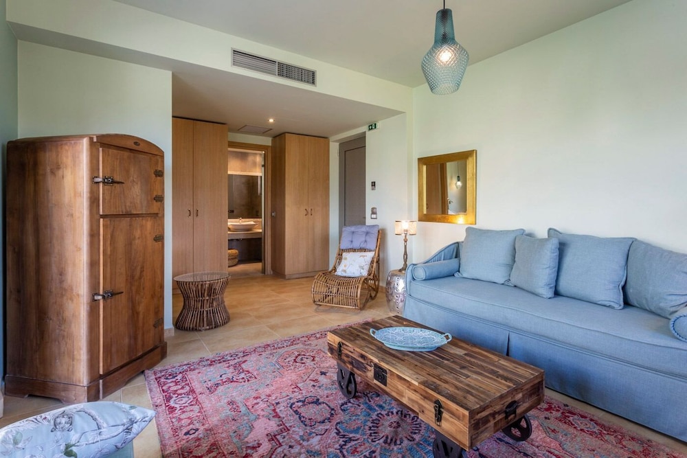 Executive Suite, Private Pool - Photo 7