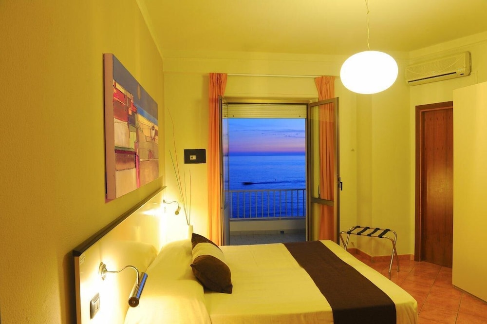 Superior Triple Room, Oceanfront photo 3
