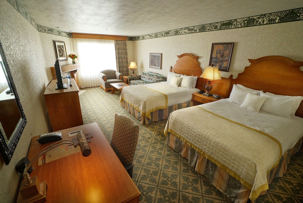 Deluxe Queen, Sofa Sleeper, Fireplace, Sitting Area