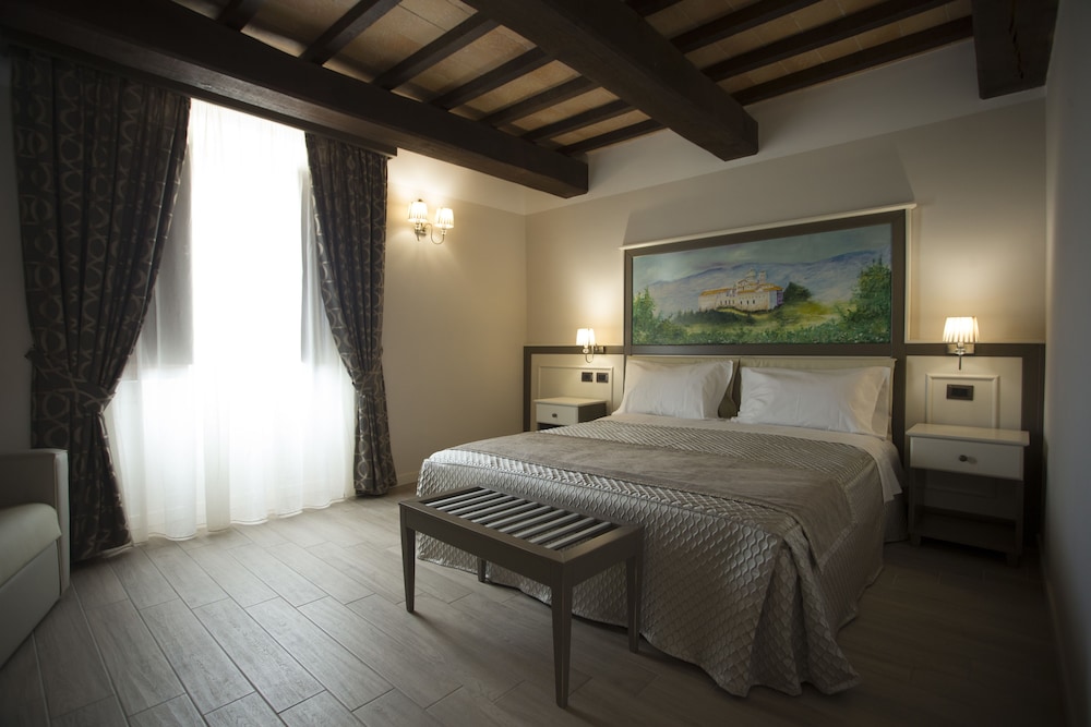 Superior Room, 1 Queen Bed with Sofa bed, Bathtub
