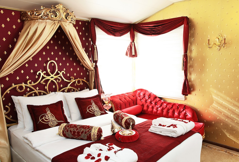Luxury Suite with Jacuzzi ( Honeymoon Package ) photo 3