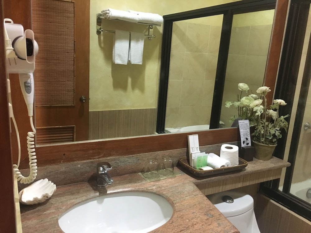 Executive Suite - Photo 9