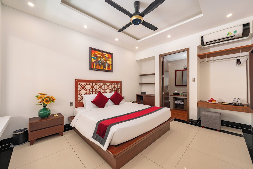 Deluxe Double Room, 1 King Bed, Pool Access, Pool View