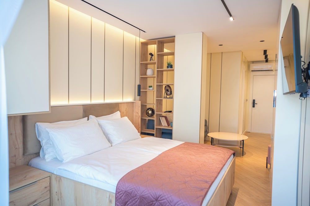 Deluxe Apartment, Balcony, City View