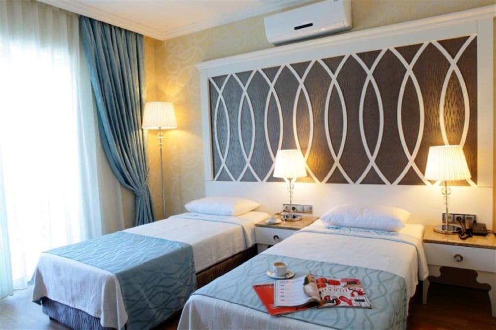 Standard Room thumbnail 6