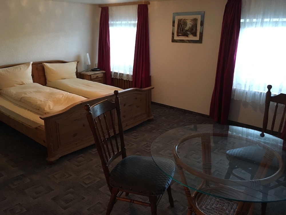 Economy Triple Room photo 1